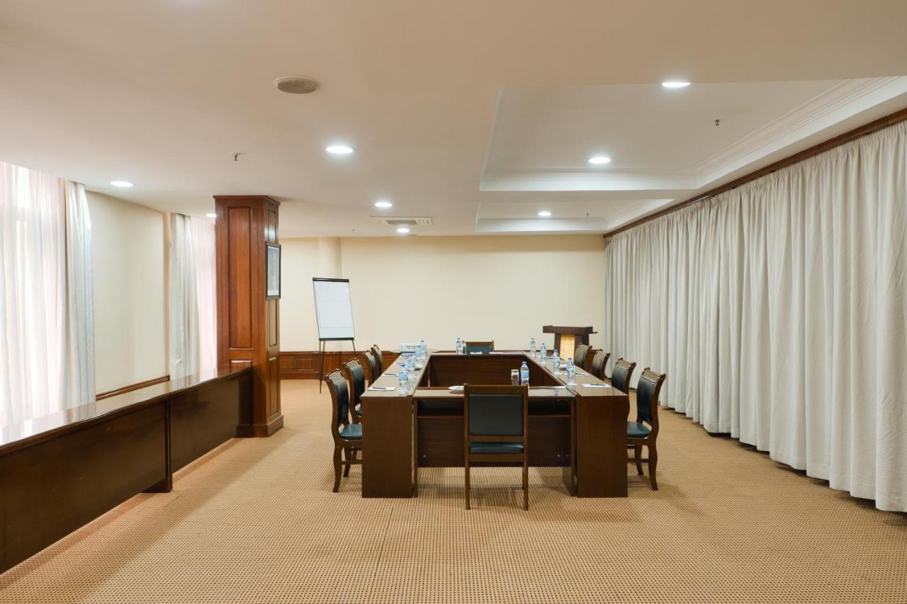 Kibo Palace Hotel Arusha Buitenkant foto